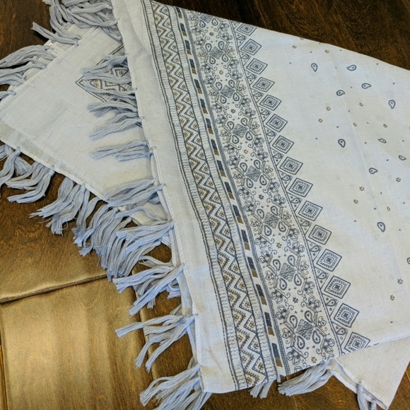 Beautiful Periwinkle Kimono - Picture 3 of 4